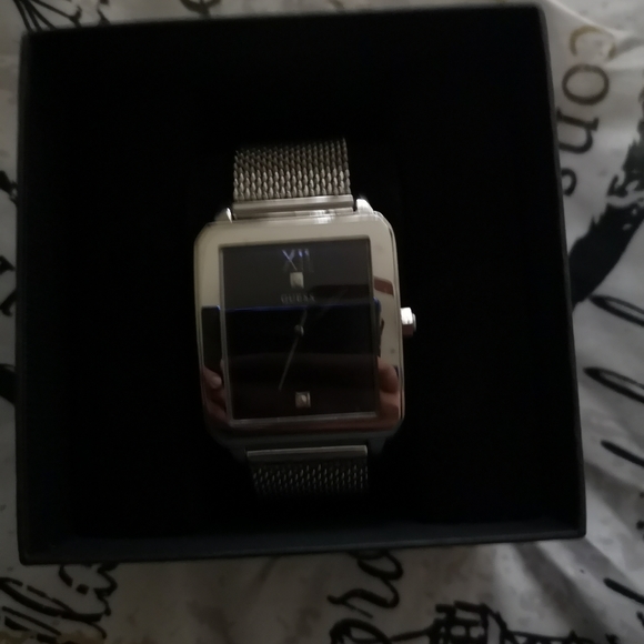 Guess Watch - with extra links. - Picture 2 of 2